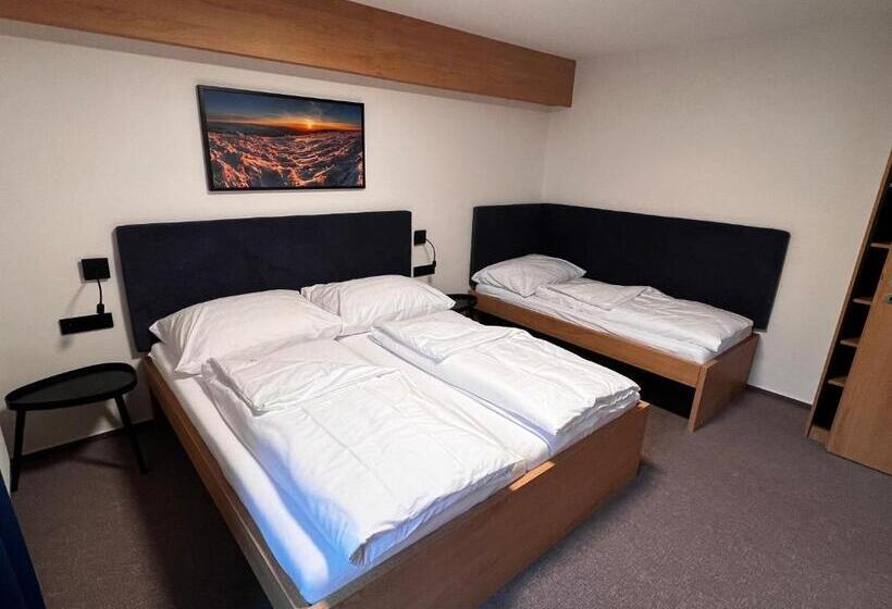 Семейный Номер, Apartmány šestka