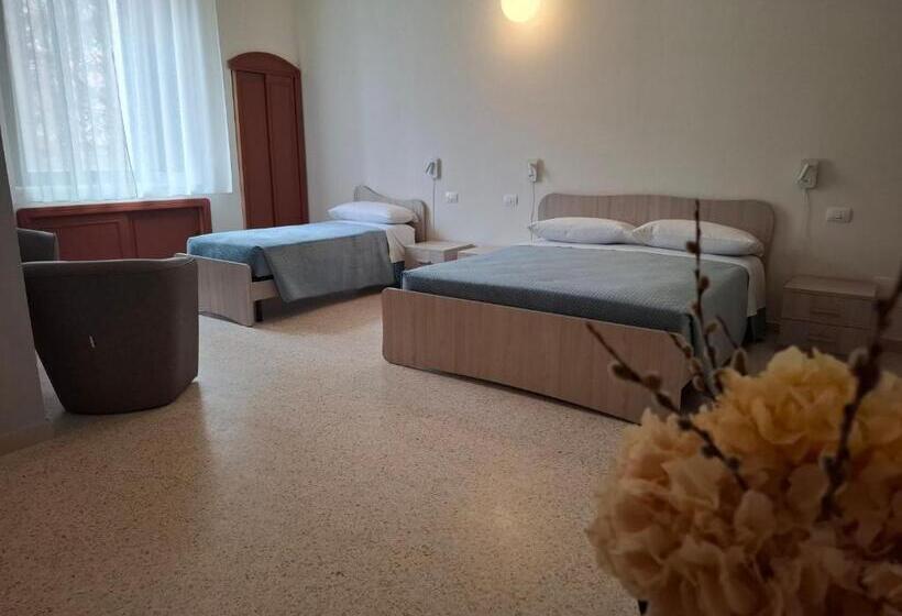 اتاق استاندارد سه نفره, Lupi E Agnelli