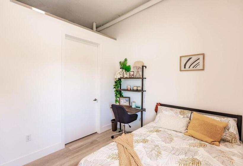 מיטה בחדר משותף, Aerie Apartments
