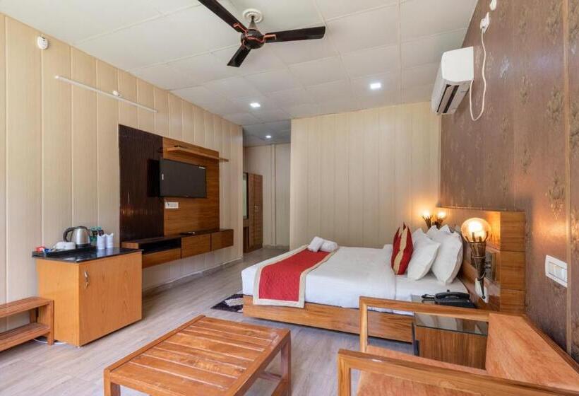 带河湖景观的套房, Sukham Raasa River Resort & Spa By Lawrence Hotels