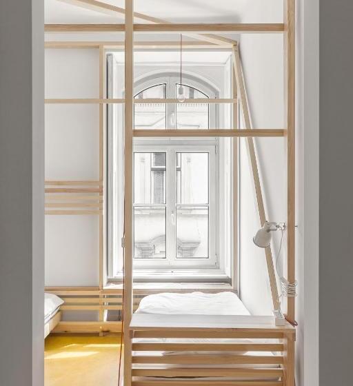 标准间, Flow Spaces