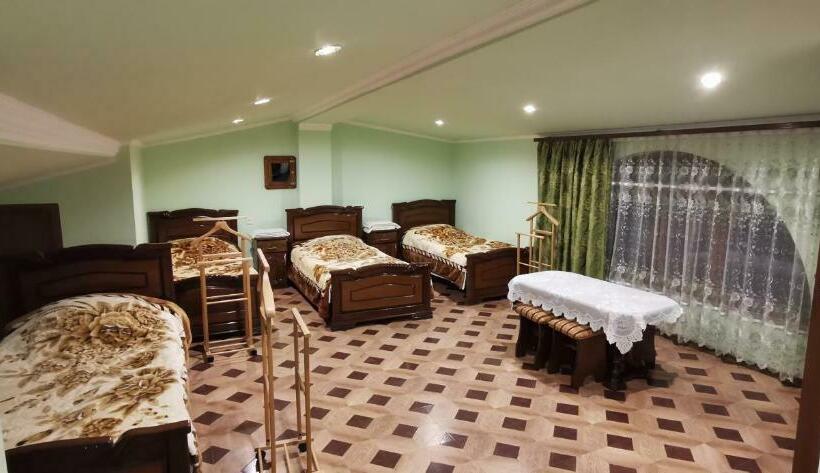 デラックスの４人部屋, Halidzor
