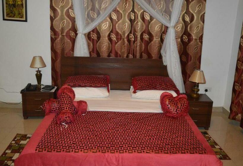 Deluxe Room, Reinah Tourist
