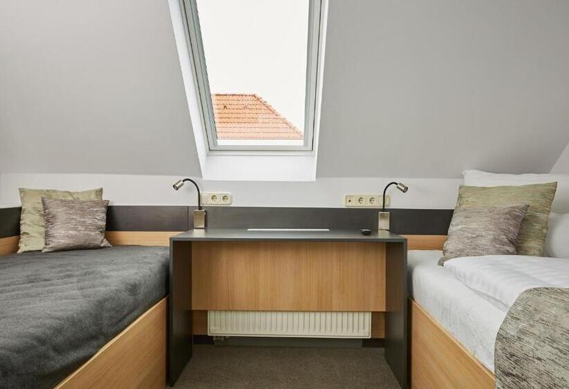 Habitación Familiar, Gold House Pension