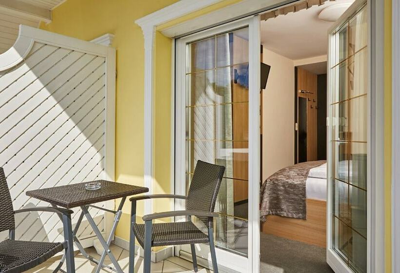 Habitación Estándar con Balcón, Gold House Pension