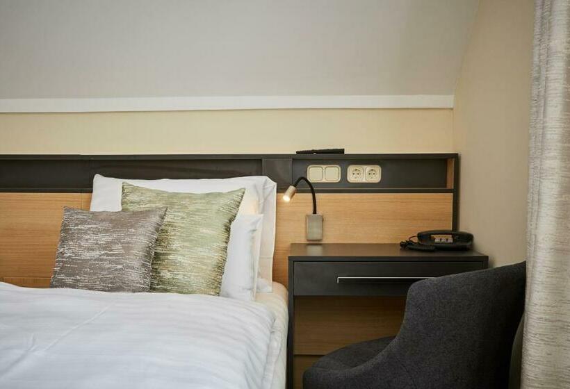 Habitación Estándar con Balcón, Gold House Pension