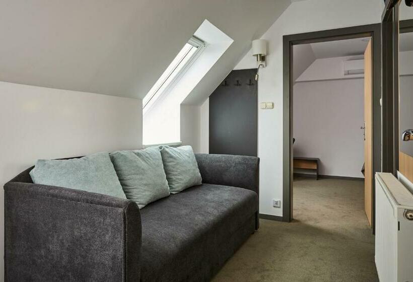 Habitación Familiar, Gold House Pension