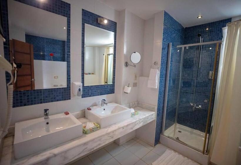 اتاق لوکس سه تخته, Mousa Coast Hotel & Spa