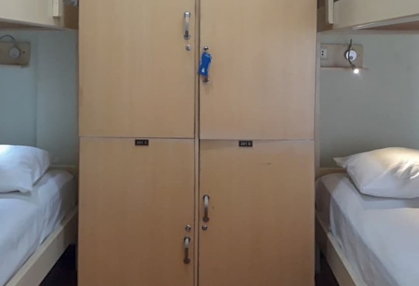 تختخواب در اتاق مشترک, Reddoorz Hostel @ Manado Green Hostel