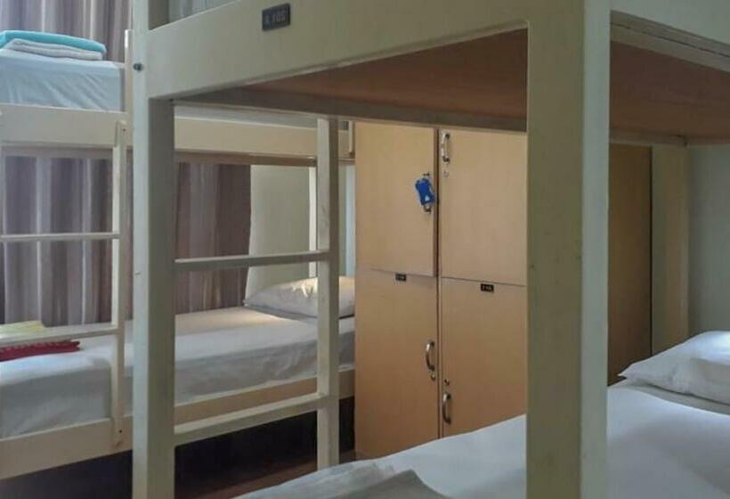 تختخواب در اتاق مشترک, Reddoorz Hostel @ Manado Green Hostel