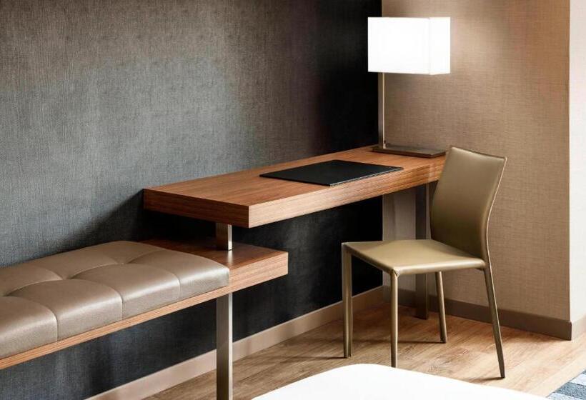 장애인을 위한 스탠다드 룸, Ac Hotel By Marriott Chapel Hill Downtown