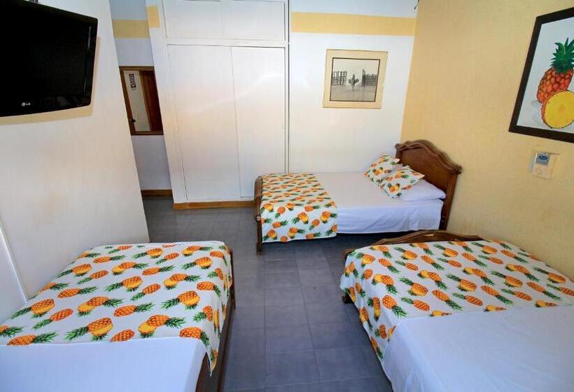 اتاق استاندارد چهار تخته, La Casa Amarela