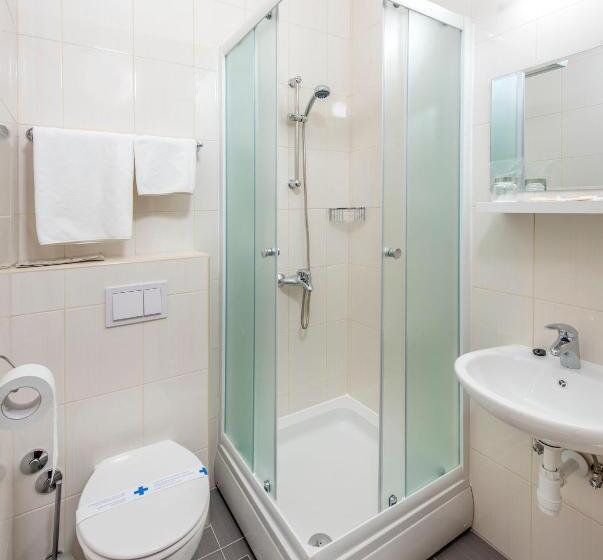 Номер Стандарт Трехместный, B&b Garestin