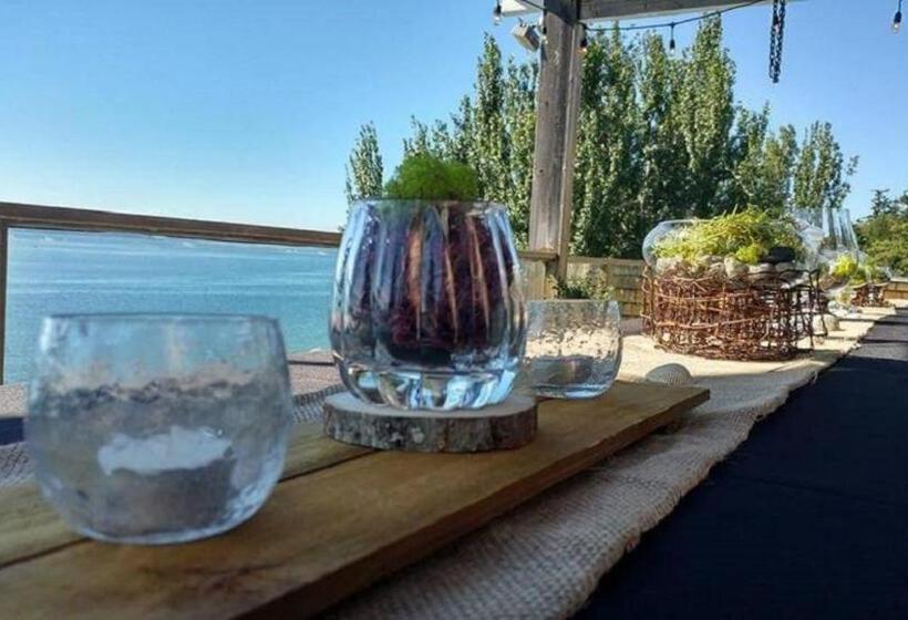 Номер Deluxe Вид на Море с Балконом, Camano Island Inn