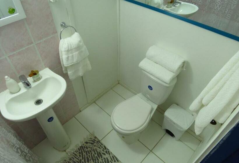 Трехместный Номер Стандарт Совместная Ванная, Hostal Benavente