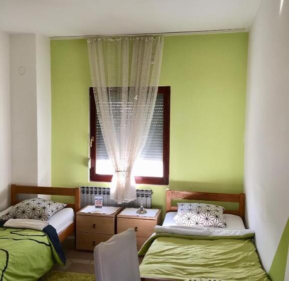 Номер Стандарт, Hostel Lega House