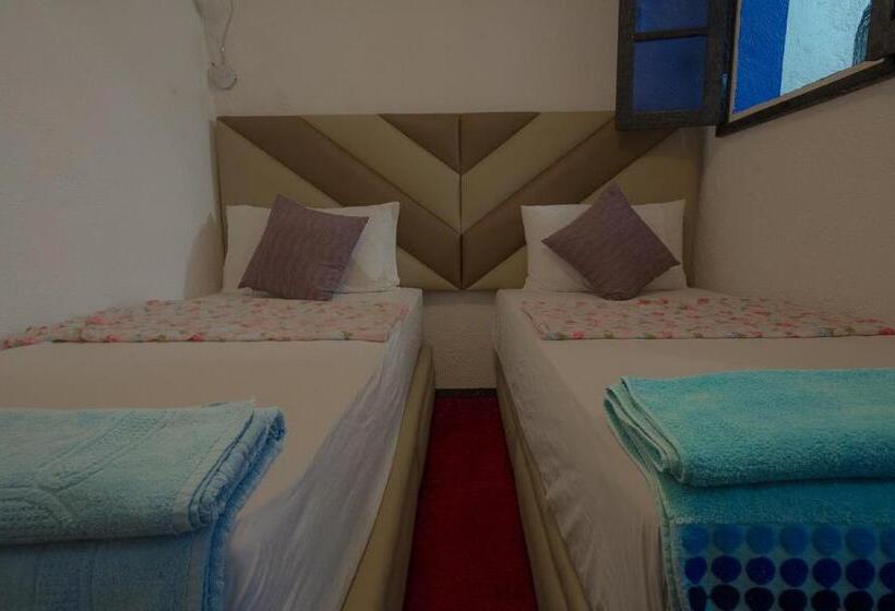 בונגלו משפחתי, Riad Antek