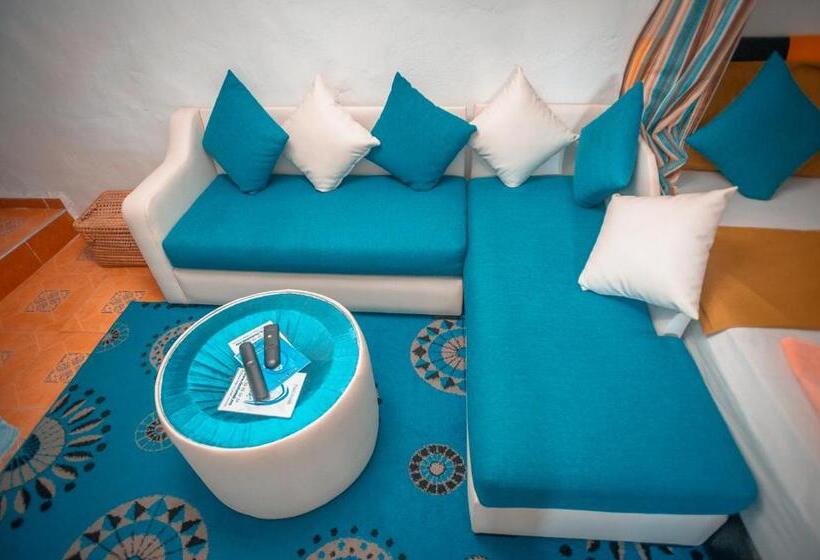 בקתה דלוקס, Riad Antek