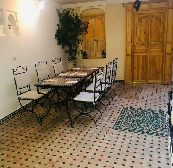Standart Oda, Riad Sarah Sabrina