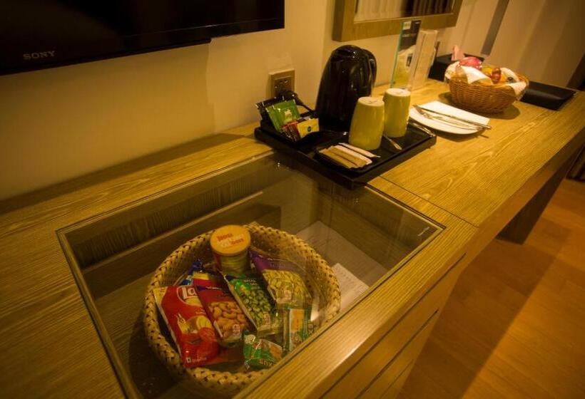 اتاق سوپریور با تخت بزرگ, Golden Tulip  The Grandmark Dhaka