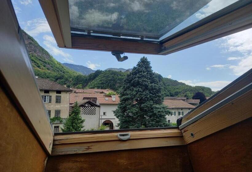 经济房, Garni Meinrad