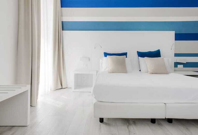 Трехместный Номер Стандарт с Балконом, Marina Di Petrolo Hotel & Spa