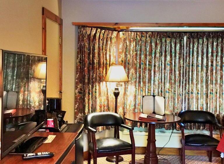 デラックスルーム, Hungry Trout Resort