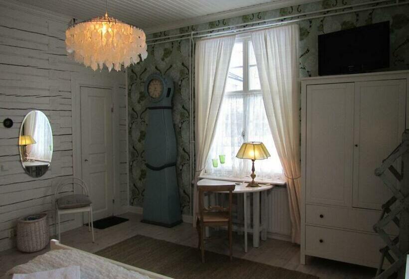 Номер Стандарт, Li Huiskankorpi Boutique