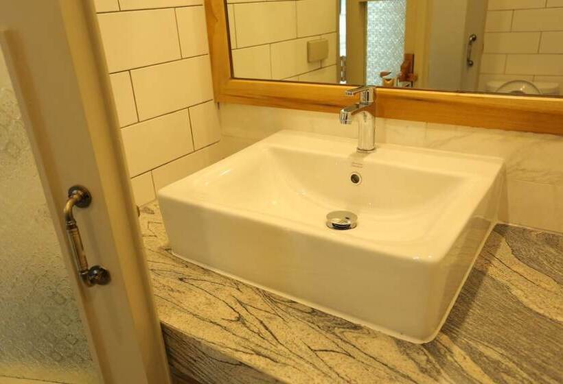 سوئیت با بالکن, Navela Hotel & Convention