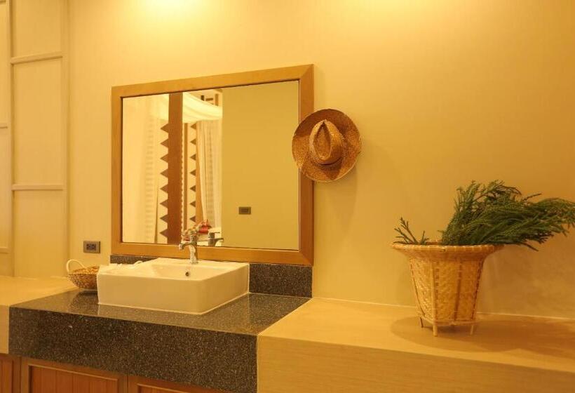سوئیت با بالکن, Navela Hotel & Convention