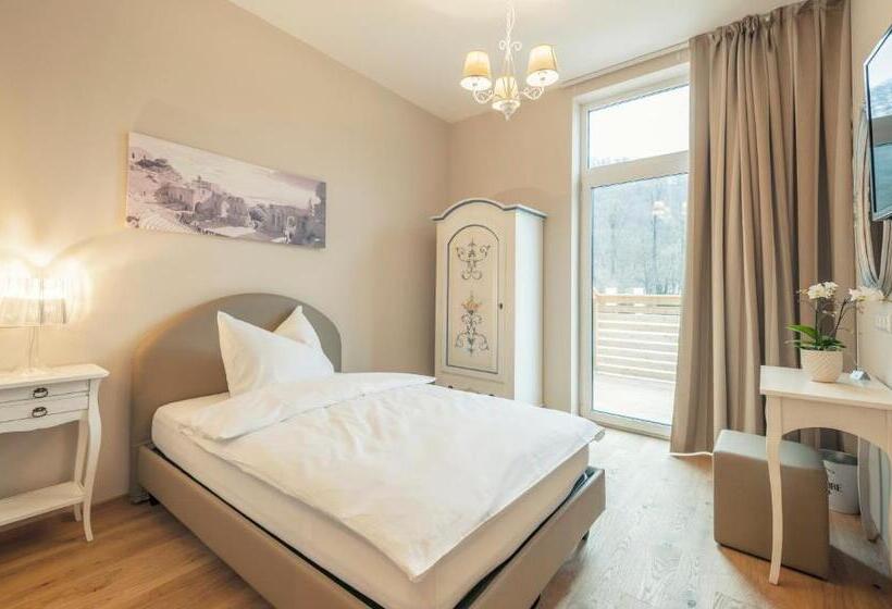 Номер Стандарт Индивидуальный с Балконом, La Cucina   Hotel & Restaurant