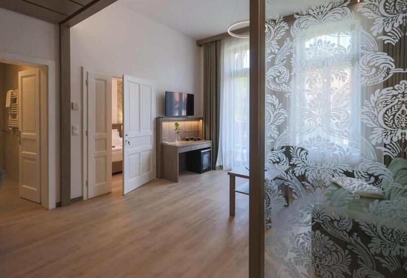 آپارتمان 1 خوابه, Turul Villa