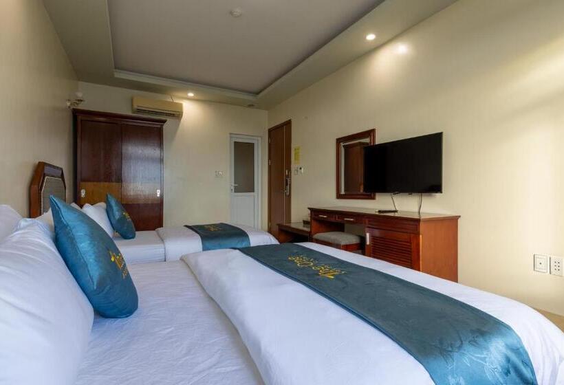 اتاق ساده سه‌ نفره, The One Hostel & Rooftop Bar Catba