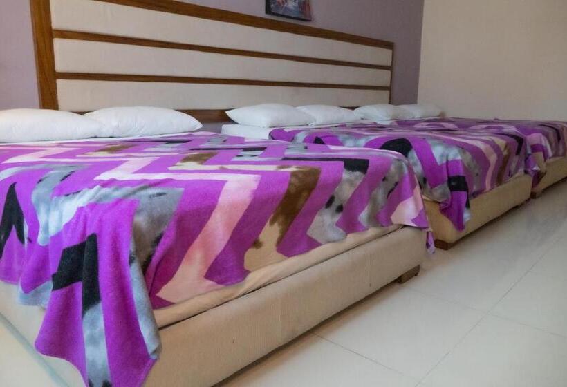 اتاق استاندارد سه نفره, Infinity Suites Habitación Triple 203