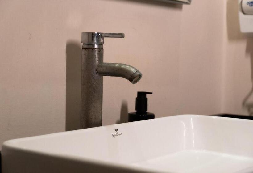 اتاق استاندارد سه نفره, Infinity Suites Habitación Triple 209