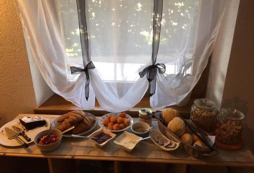 Семейный Номер, Castelcharme B&b