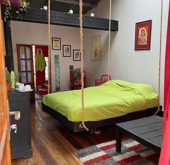 سوییت, Bamboo Lodge