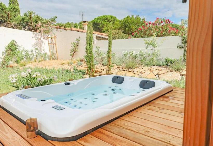 Люкс с гидромассажем, Les Gîtes De Laure   L Eden Romantique, Chambres Hôtes, Spa Privé, Couloir De Nage, Adults Only