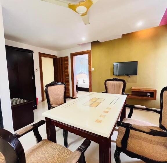 Президентский Люкс, Metro Hotel Nathdwara , 500mtr 10min Walking From Shreenathji Temple
