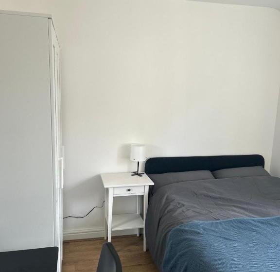 Номер Стандарт, Rooms In London Next To Tube And Wimbledon