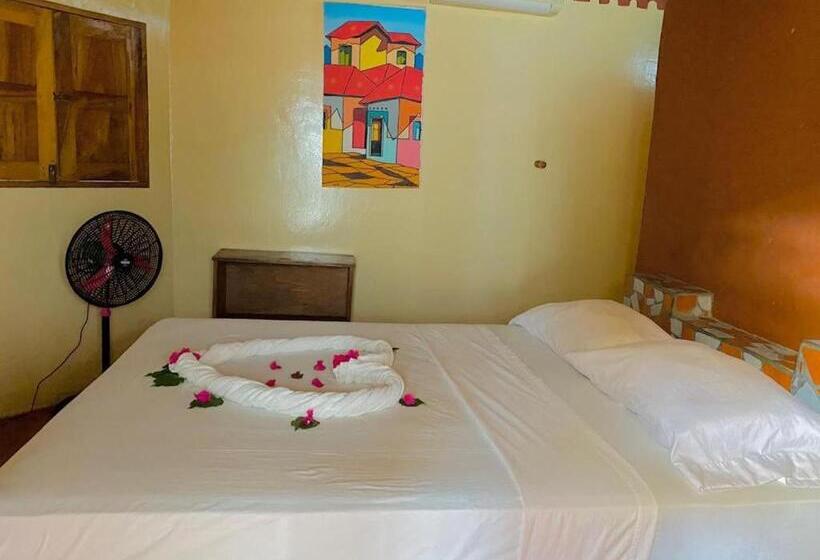 패밀리 룸, Room In Bb   Beach Hotel Room For 6 P Pool Breakfast And Fan