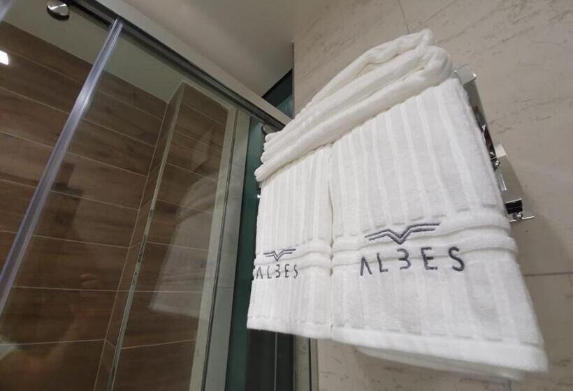 디럭스 트리플 룸, Albes