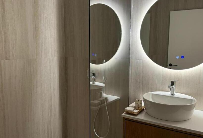 اتاق لوکس با بالکن, Serenity Rooms