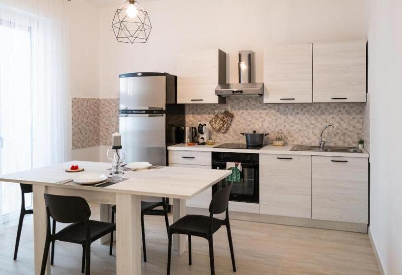 اتاق استاندارد سه نفره, Casa Pemogi