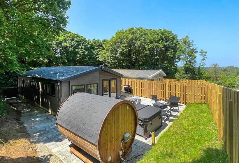 Дом 3 Спальни, Hamlet Lodge Retreat At Calloose Holiday Park