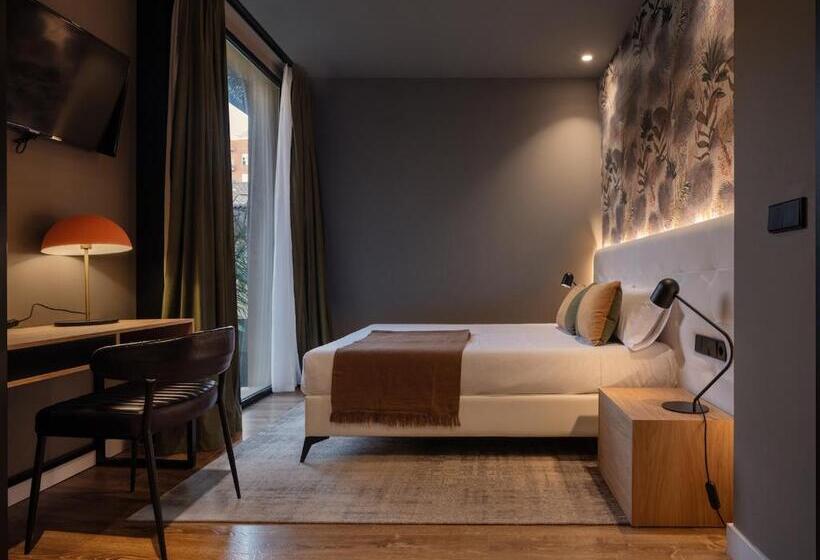 اتاق استاندارد با چشم‌انداز استخر, Saman Hotel Boutique
