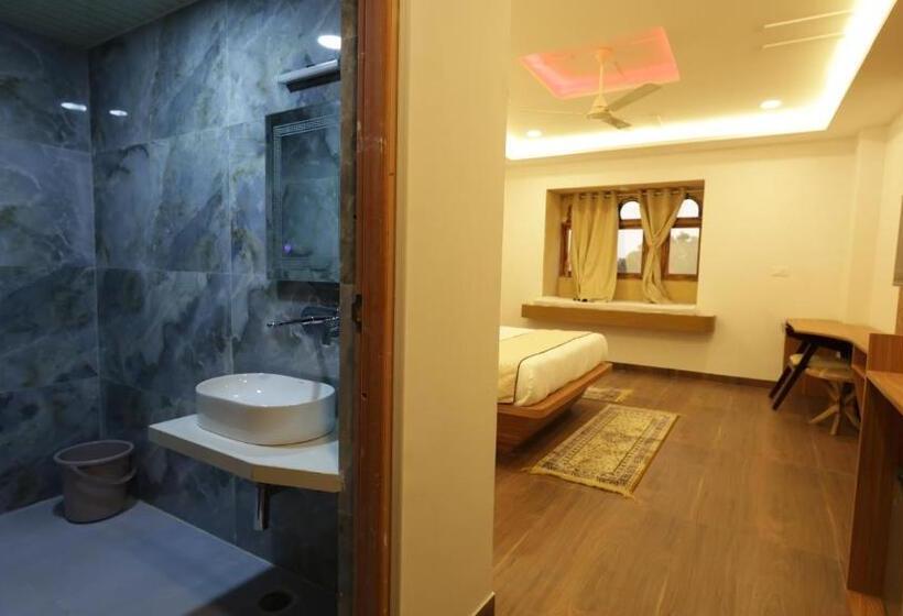 Номер Deluxe, Jaisal Inn   Pure Veg