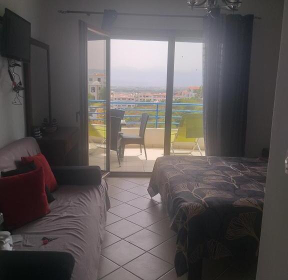 استودیو استاندارد با چشم‌انداز استخر, Appart Hotel Cabodream Beach