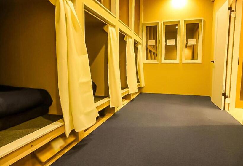 Кровать в Общей Комнате, Relak Guest House 登別 Station