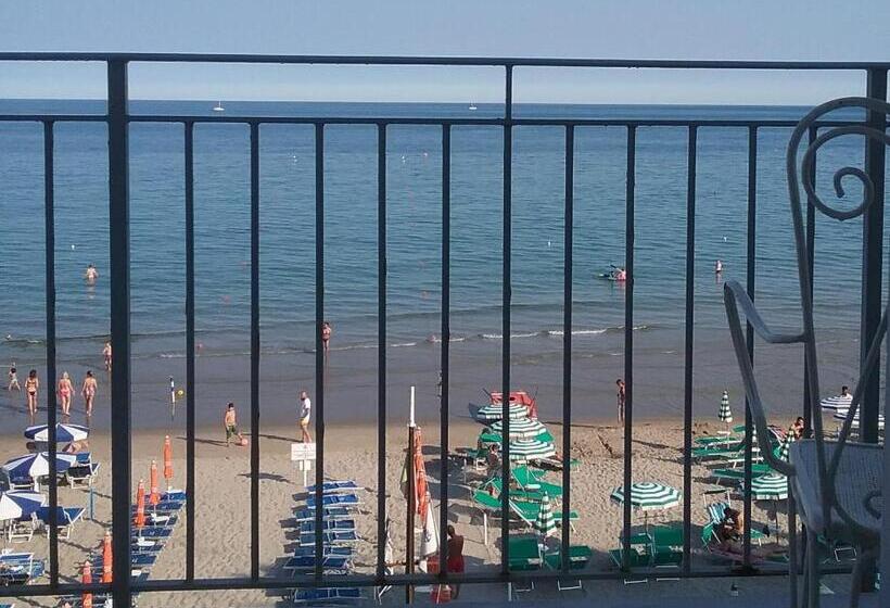 חדר סטנדרט נוף לים עם מרפסת, Tirreno